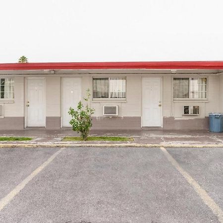 Oyo Gateway Motel Las Vegas North Strip/Fremont St. Area Dış mekan fotoğraf