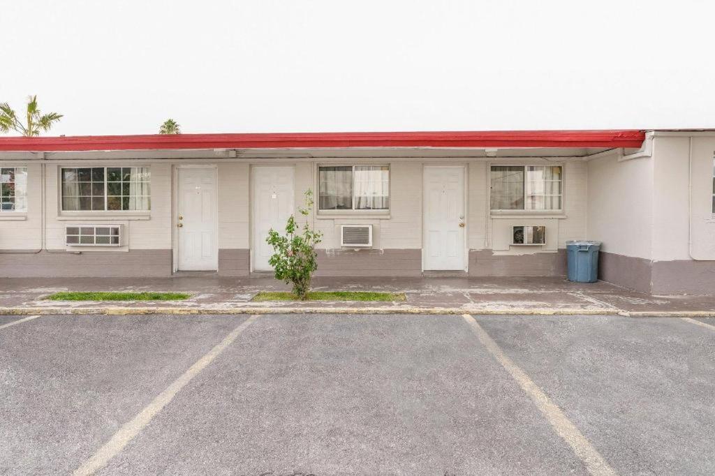Oyo Gateway Motel Las Vegas North Strip/Fremont St. Area Dış mekan fotoğraf