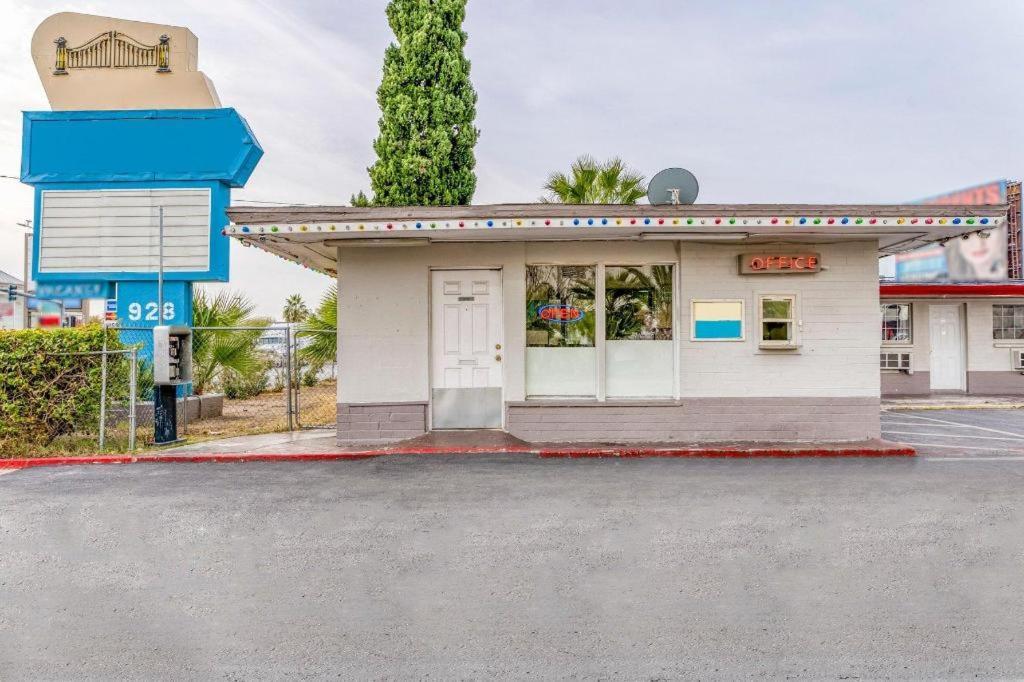 Oyo Gateway Motel Las Vegas North Strip/Fremont St. Area Dış mekan fotoğraf