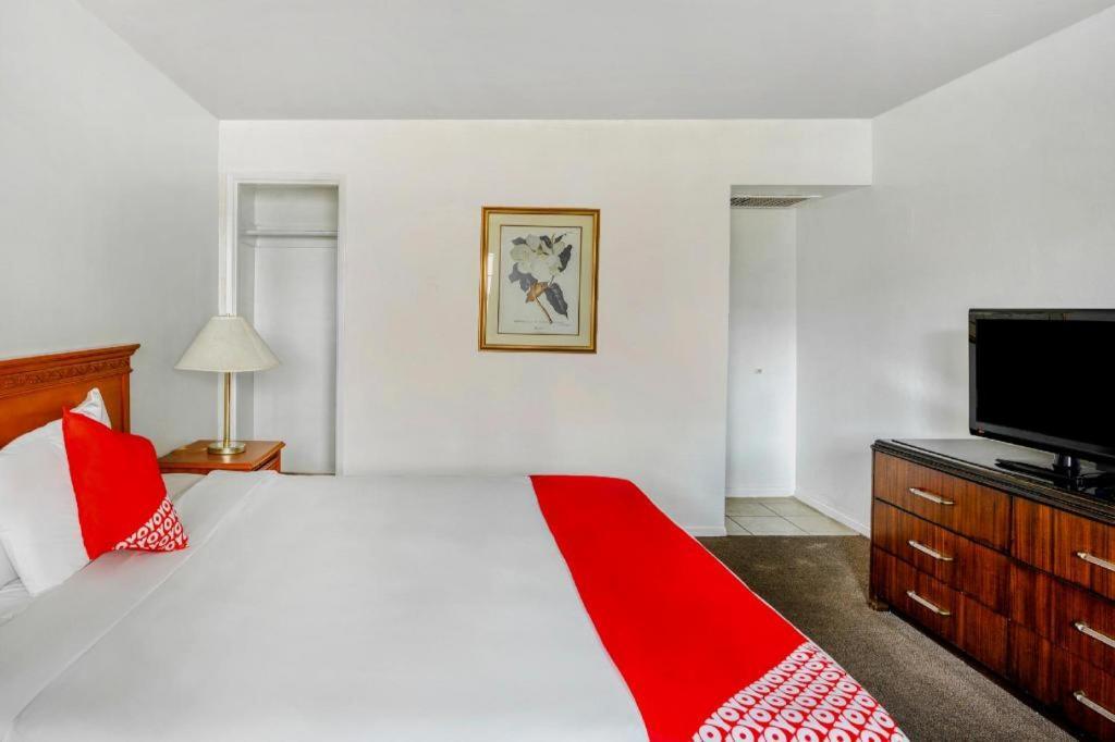 Oyo Gateway Motel Las Vegas North Strip/Fremont St. Area Dış mekan fotoğraf