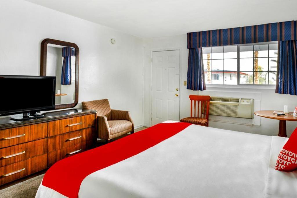Oyo Gateway Motel Las Vegas North Strip/Fremont St. Area Dış mekan fotoğraf