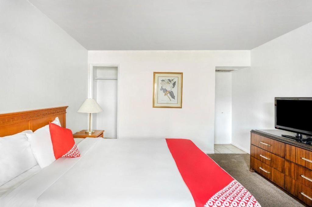 Oyo Gateway Motel Las Vegas North Strip/Fremont St. Area Dış mekan fotoğraf