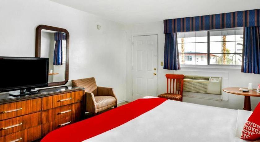 Oyo Gateway Motel Las Vegas North Strip/Fremont St. Area Dış mekan fotoğraf
