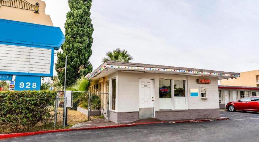 Oyo Gateway Motel Las Vegas North Strip/Fremont St. Area Dış mekan fotoğraf